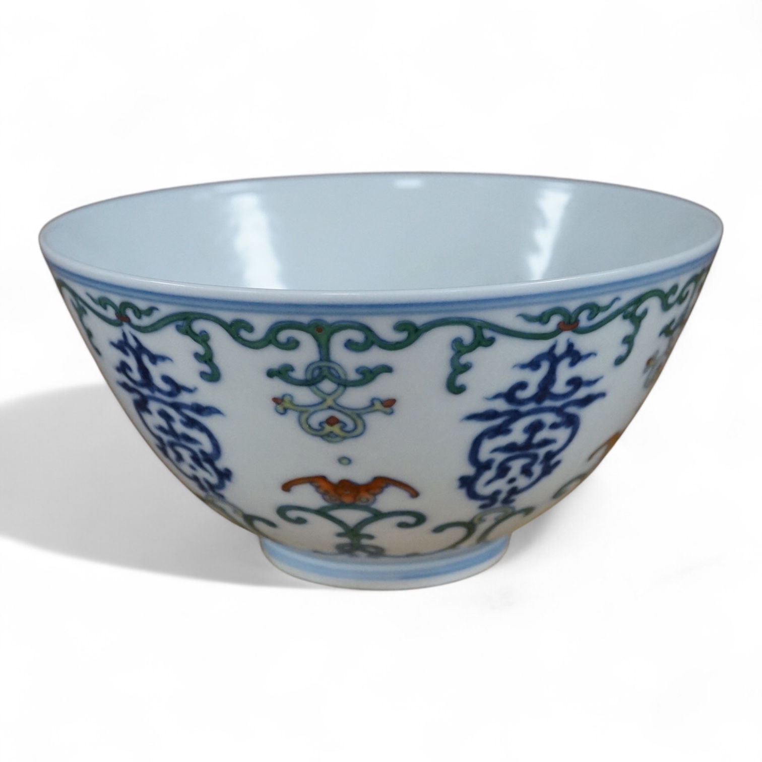 A Chinese porcelain doucai bowl, 13cm in diameter